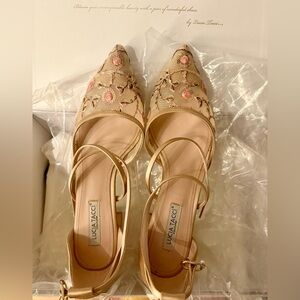 LUCIA TACCÍ -  Summer floral embroidered mesh sandals